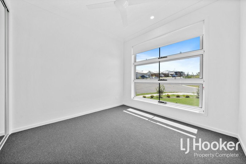 Photo - 2/86 Bunya Drive, Park Ridge QLD 4125 - Image 2