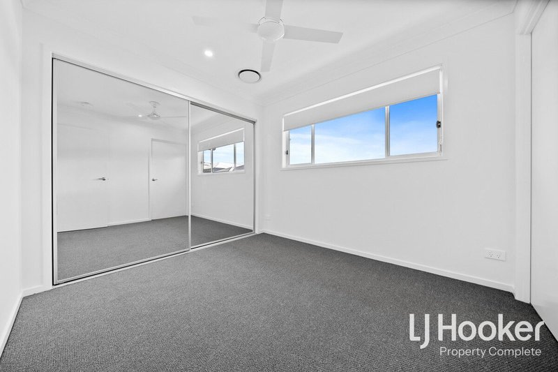 Photo - 2/86 Bunya Drive, Park Ridge QLD 4125 - Image 4