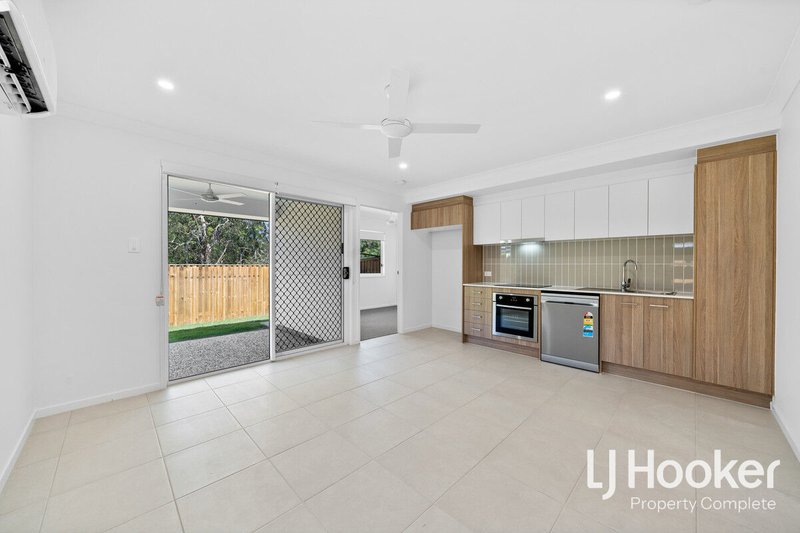 Photo - 2/86 Bunya Drive, Park Ridge QLD 4125 - Image 5