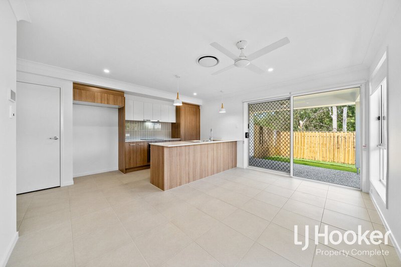 Photo - 2/86 Bunya Drive, Park Ridge QLD 4125 - Image 6