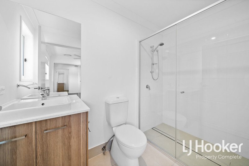 Photo - 2/86 Bunya Drive, Park Ridge QLD 4125 - Image 7