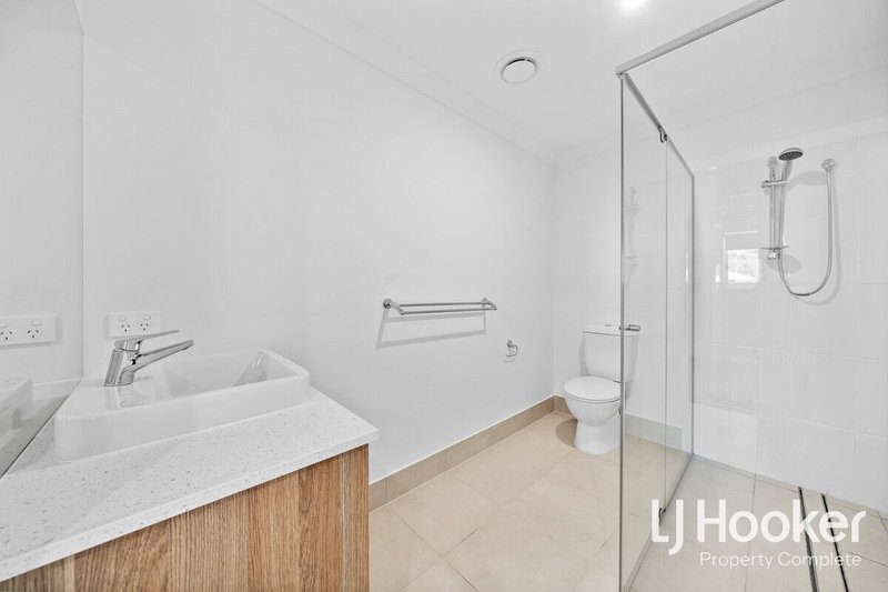Photo - 2/86 Bunya Drive, Park Ridge QLD 4125 - Image 9