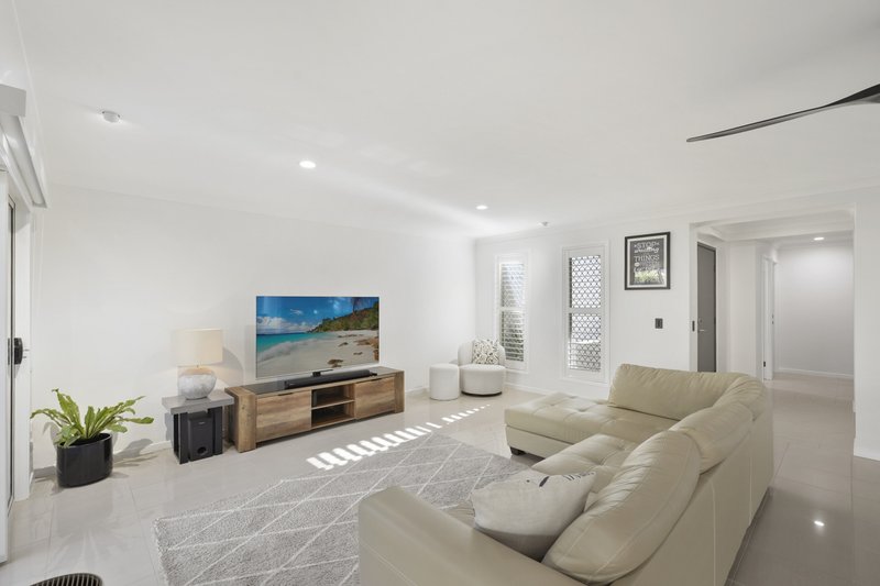 Photo - 286 Easthill Drive, Robina QLD 4226 - Image 7