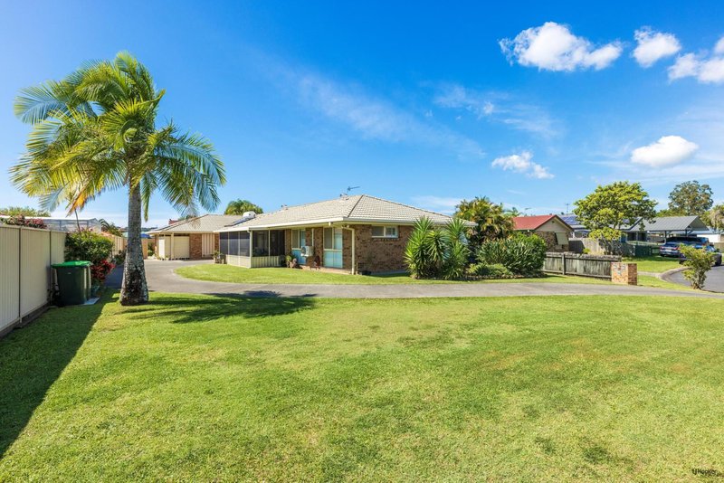 Photo - 2/86 Honeymyrtle Drive, Banora Point NSW 2486 - Image 2