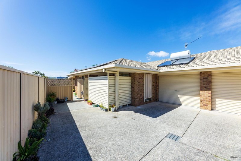 Photo - 2/86 Honeymyrtle Drive, Banora Point NSW 2486 - Image 3