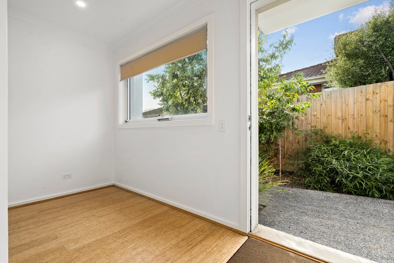 Photo - 2/87 Middleborough Road, Burwood VIC 3125 - Image 8