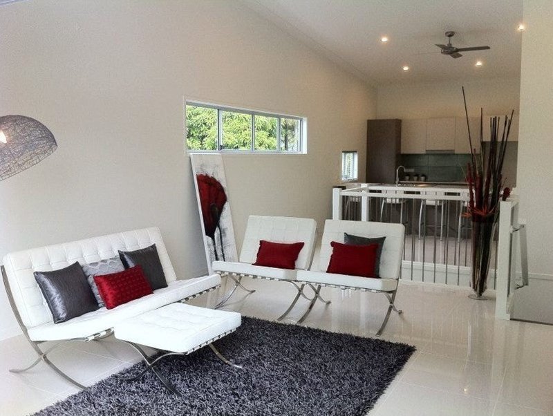 Photo - 2/87 Pohlman Street, Southport QLD 4215 - Image 5