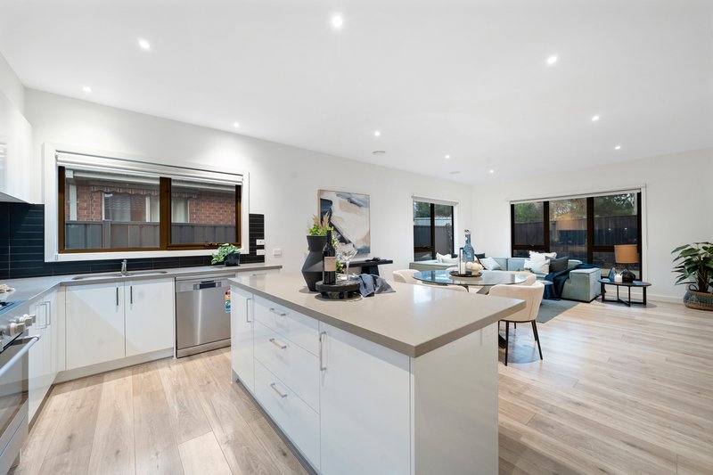 Photo - 2/87 Rickards Avenue North, Knoxfield VIC 3180 - Image 6