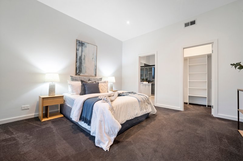 Photo - 2/87 Rickards Avenue North, Knoxfield VIC 3180 - Image 10