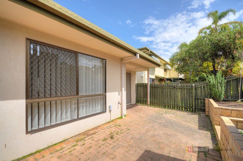 Photo - 28/71 Olsen Avenue, Labrador QLD 4215 - Image 2