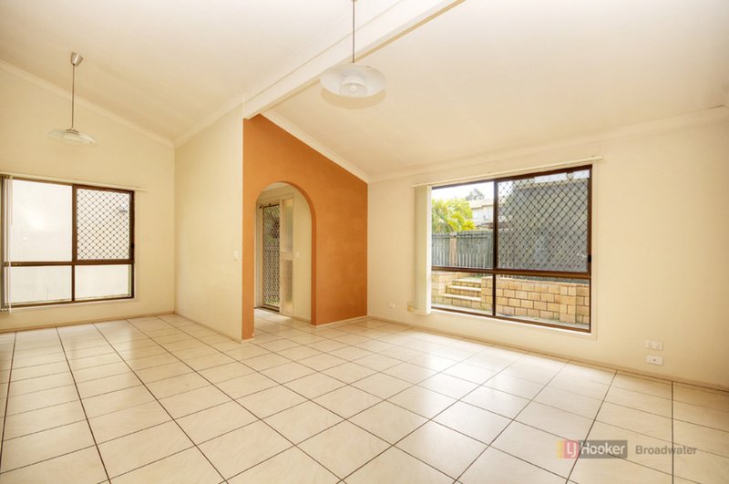 Photo - 28/71 Olsen Avenue, Labrador QLD 4215 - Image 4