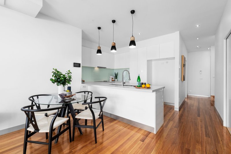 Photo - 2/88 Grandview Grove, Rosanna VIC 3084 - Image 3