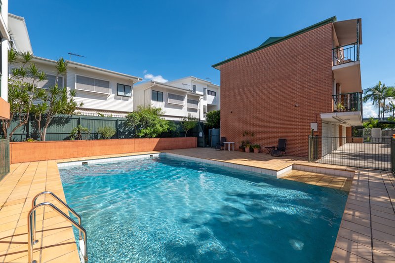 Photo - 2/88 Kirkland Avenue, Coorparoo QLD 4151 - Image 13