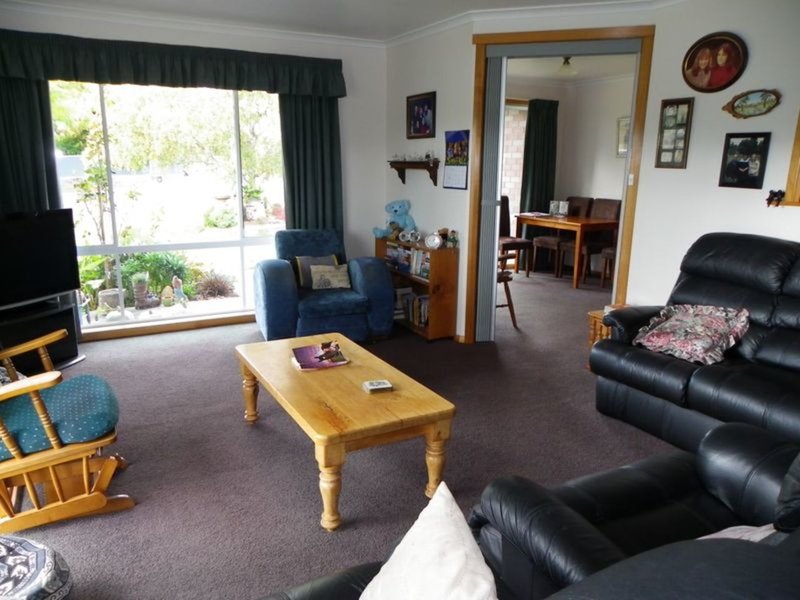 Photo - 2/88 Saunders Street, Wynyard TAS 7325 - Image 3