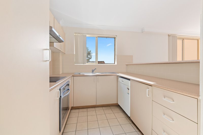 Photo - 28/9-11 Linda Street, Hornsby NSW 2077 - Image 3