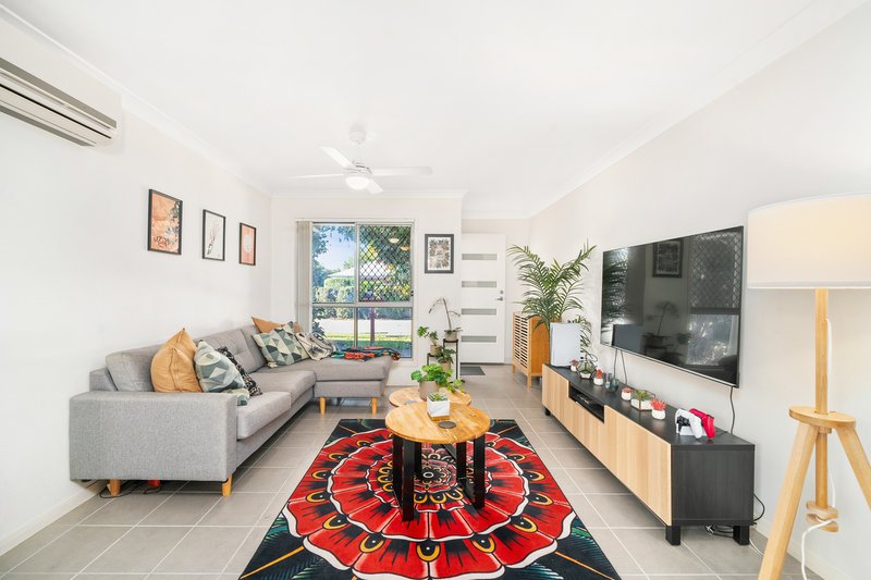 Photo - 2/89 Northquarter Drive, Murrumba Downs QLD 4503 - Image 3