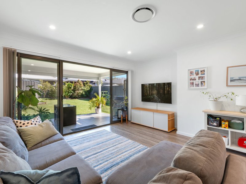 Photo - 28A Bexhill Avenue, Sussex Inlet NSW 2540 - Image 3
