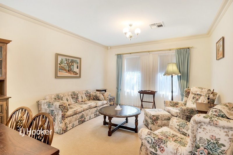 Photo - 2/8A Wynyard Grove, Wattle Park SA 5066 - Image 5