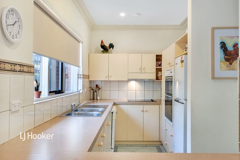 Photo - 2/8A Wynyard Grove, Wattle Park SA 5066 - Image 6