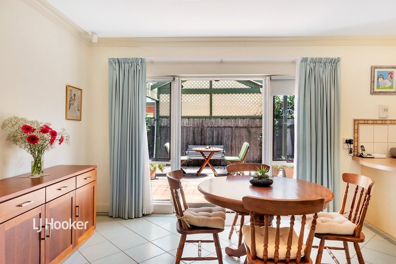 Photo - 2/8A Wynyard Grove, Wattle Park SA 5066 - Image 8