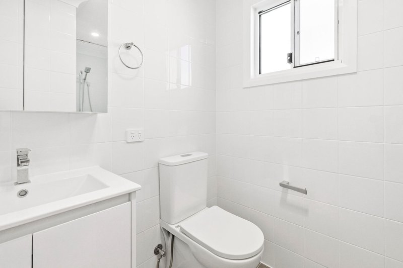 Photo - 28B Kentwell Road, Allambie Heights NSW 2100 - Image 4