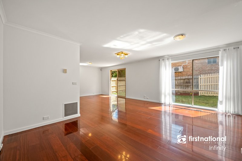 Photo - 2/9-11 Wills Avenue, Mount Waverley VIC 3149 - Image 6