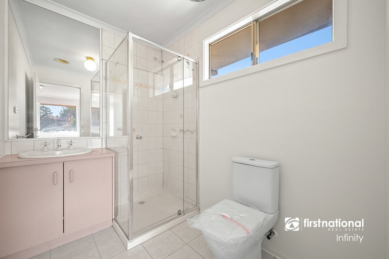 Photo - 2/9-11 Wills Avenue, Mount Waverley VIC 3149 - Image 11