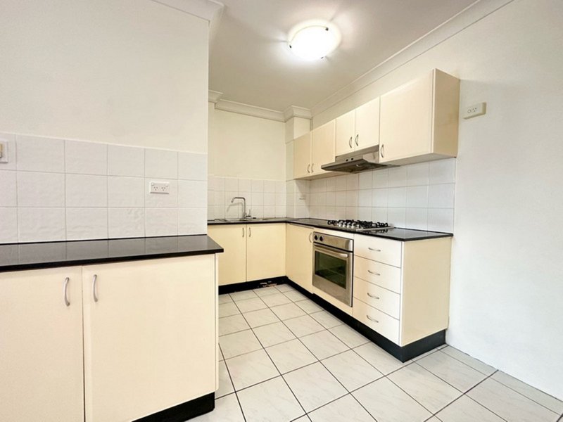 Photo - 2/9-13 Griffiths Street, Blacktown NSW 2148 - Image 2