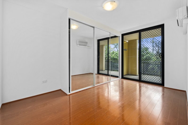 Photo - 2/9-13 Griffiths Street, Blacktown NSW 2148 - Image 5