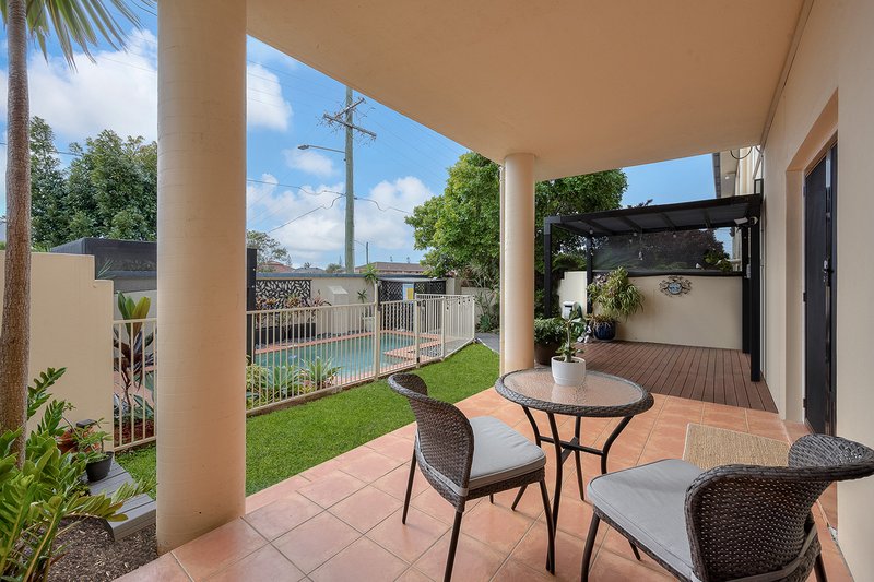 Photo - 2/9-15 Donkin Street, Scarborough QLD 4020 - Image 3