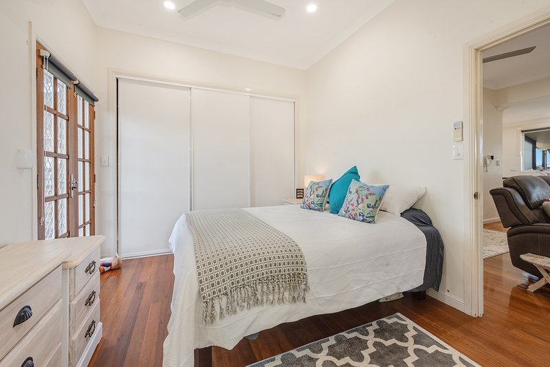 Photo - 2/9-15 Donkin Street, Scarborough QLD 4020 - Image 13