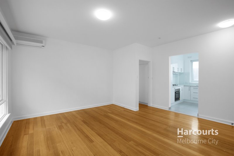 Photo - 2/9 Acheron Avenue, Camberwell VIC 3124 - Image 4