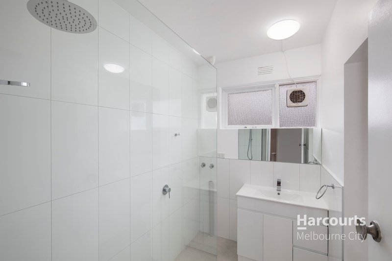 Photo - 2/9 Acheron Avenue, Camberwell VIC 3124 - Image 6