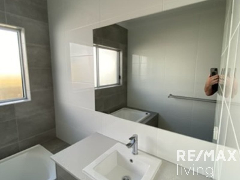 Photo - 29 Aegean Avenue, Newport QLD 4020 - Image 13