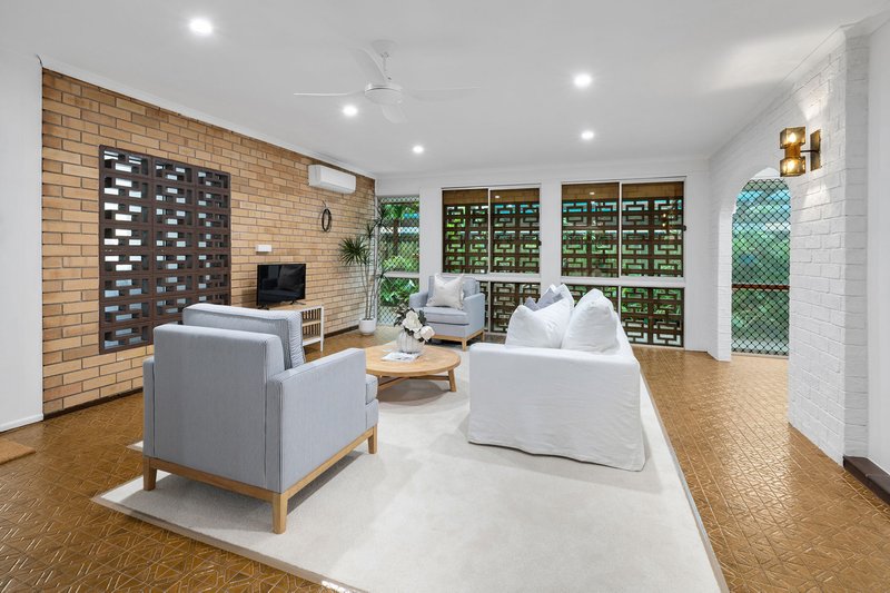 Photo - 29 Annerley Avenue, Runaway Bay QLD 4216 - Image 3