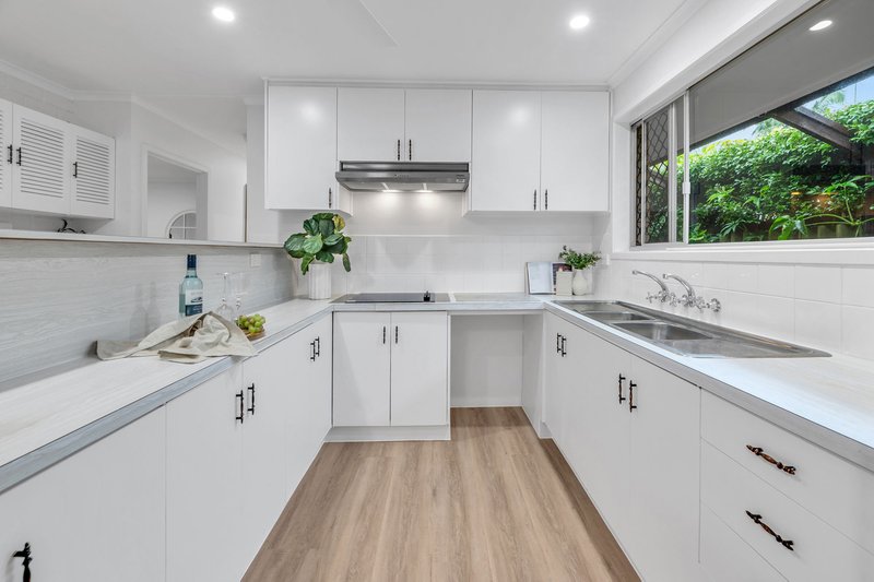 Photo - 29 Annerley Avenue, Runaway Bay QLD 4216 - Image 4