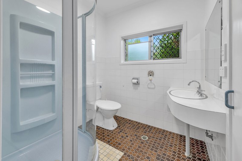 Photo - 29 Annerley Avenue, Runaway Bay QLD 4216 - Image 17