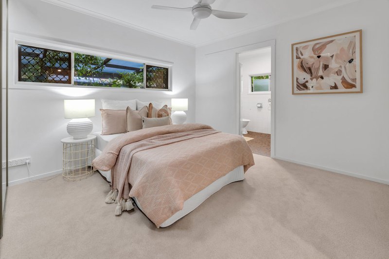 Photo - 29 Annerley Avenue, Runaway Bay QLD 4216 - Image 18
