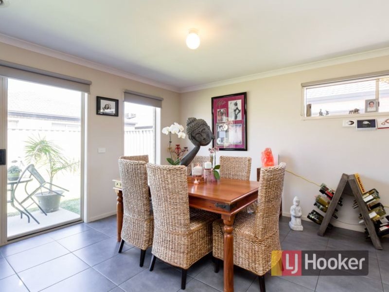 Photo - 29 Ardent Cresent , Cranbourne East VIC 3977 - Image 5