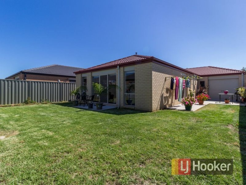 Photo - 29 Ardent Cresent , Cranbourne East VIC 3977 - Image 11