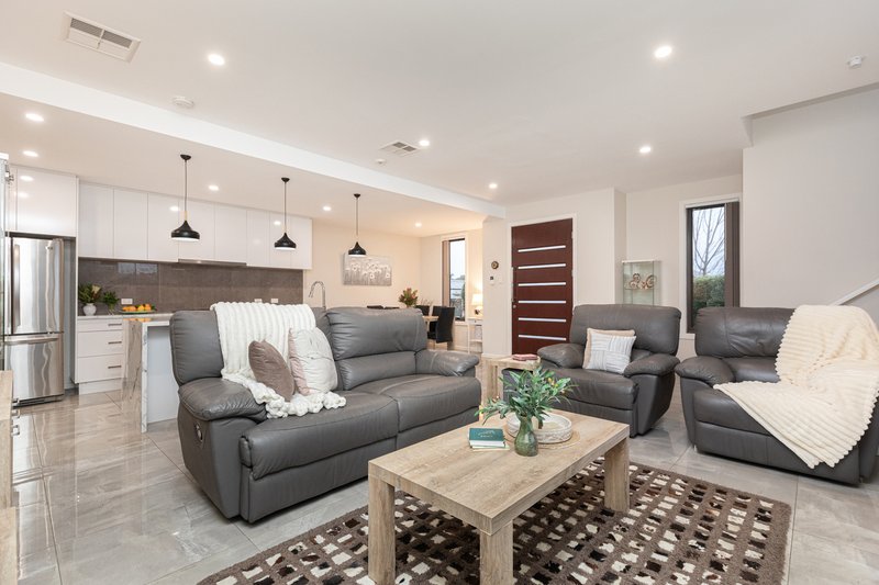 Photo - 29 Arlington Street, Mount Barker SA 5251 - Image 2