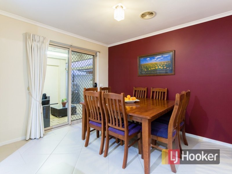 Photo - 29 Ashwood Grove, Pakenham VIC 3810 - Image 4