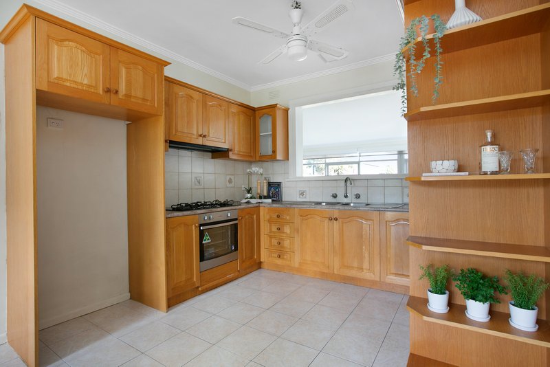 Photo - 29 Barry Street, Reservoir VIC 3073 - Image 5