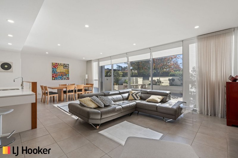 Photo - 2/9 Bentham Street, Yarralumla ACT 2600 - Image 1