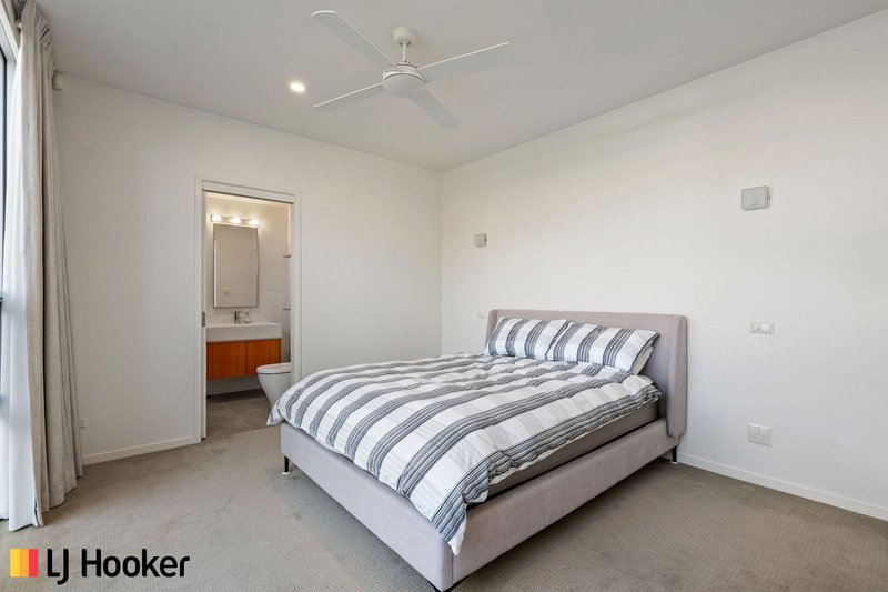 Photo - 2/9 Bentham Street, Yarralumla ACT 2600 - Image 4