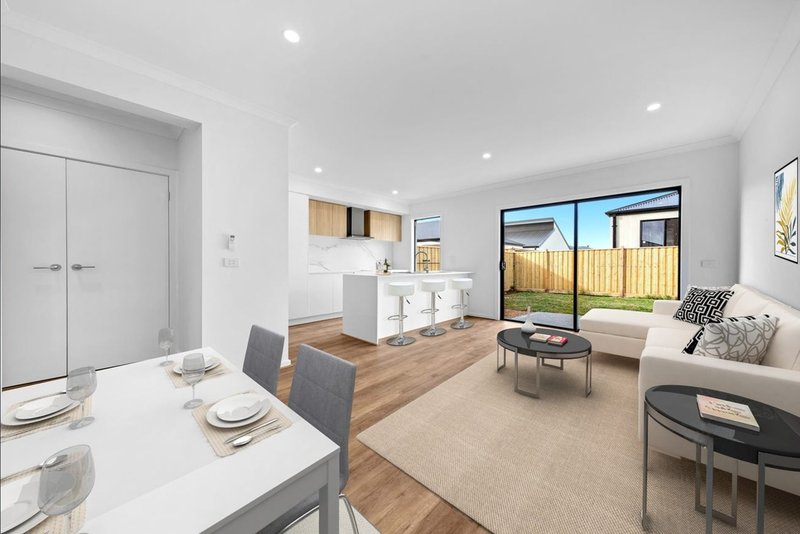 Photo - 29 Bergamot Boulevard, Mickleham VIC 3064 - Image 4