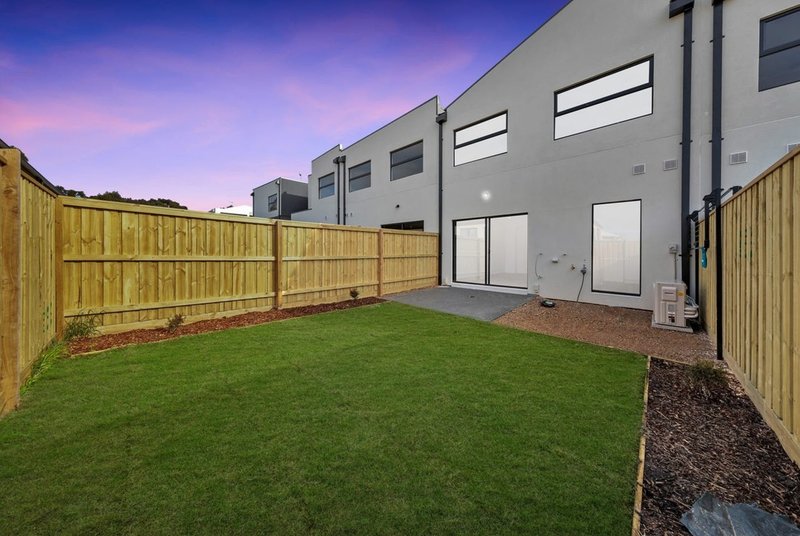 Photo - 29 Bergamot Boulevard, Mickleham VIC 3064 - Image 14