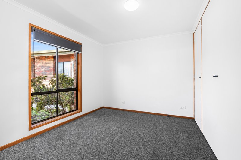 Photo - 2/9 Beverley Crescent, Lara VIC 3212 - Image 5