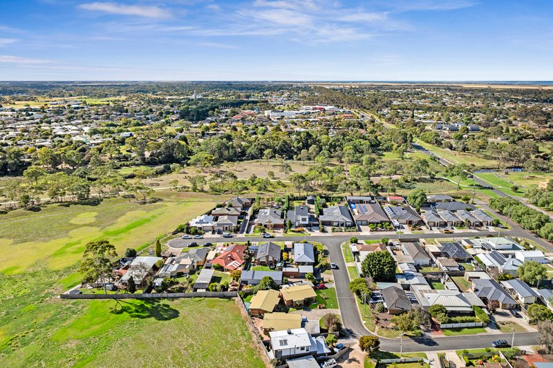 Photo - 2/9 Beverley Crescent, Lara VIC 3212 - Image 12