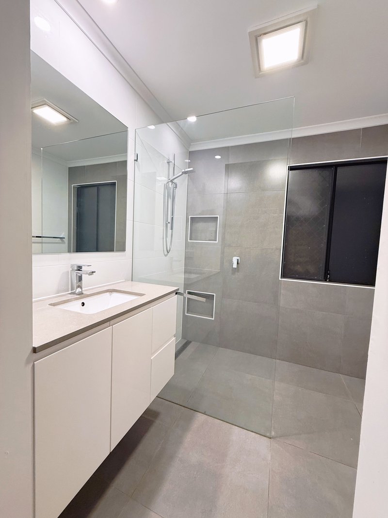 Photo - 29 Bonogin Road, Mudgeeraba QLD 4213 - Image 6